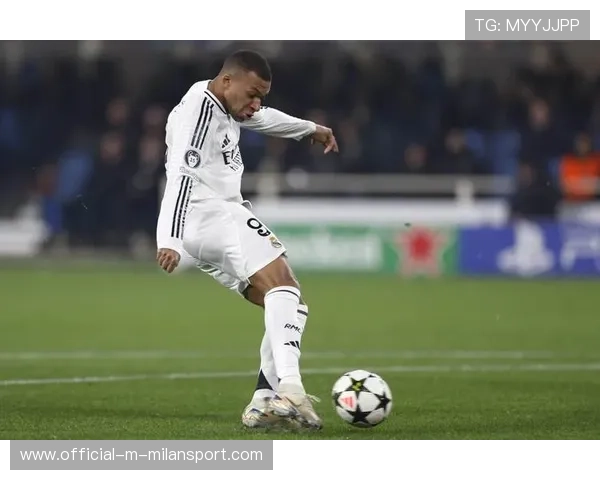 皇马回收控球降速,稳稳拖住比赛节奏,皇马官方用球